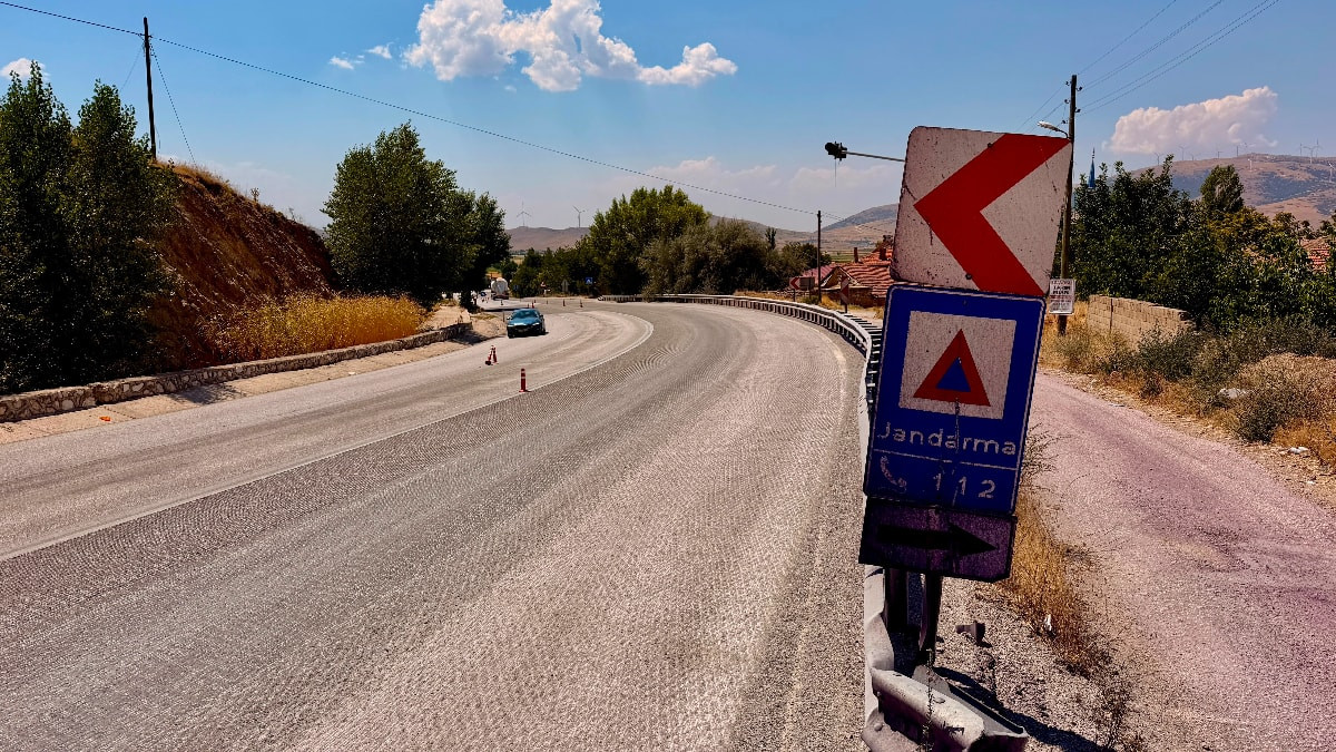 Afyonkarahisar'da araçları mor renge boyayan yolla ilgili değişik tahlil: