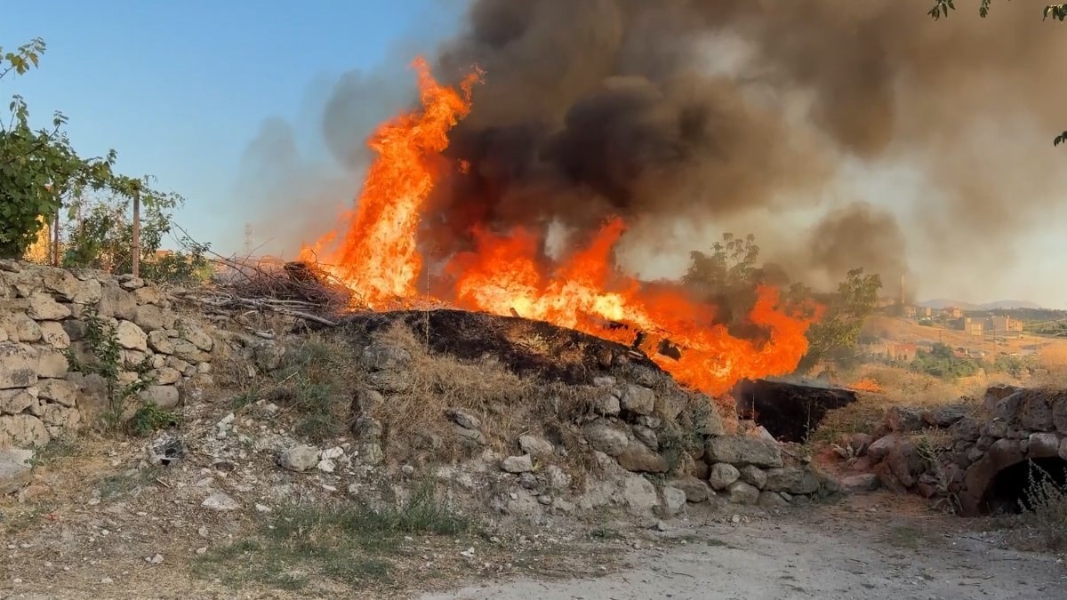 Aksaray'da tarihi meskende yangın