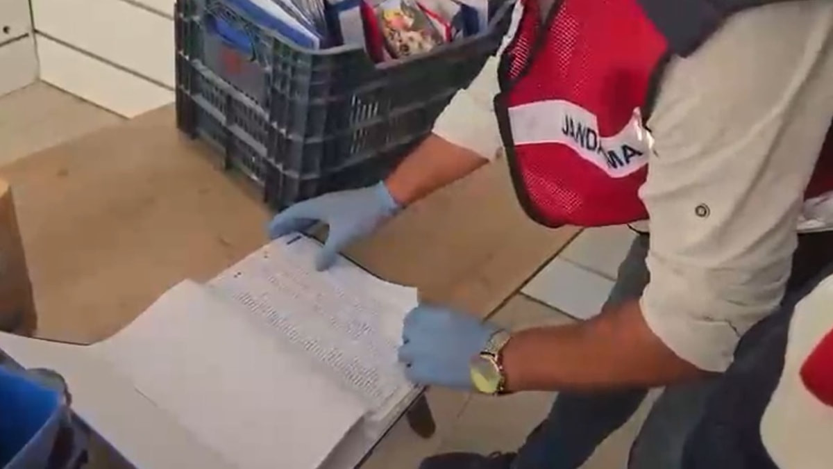 Alihan Kuriş cürüm örgütü soruşturmasında Antalya'da 37 klasör evrak ele geçirildi
