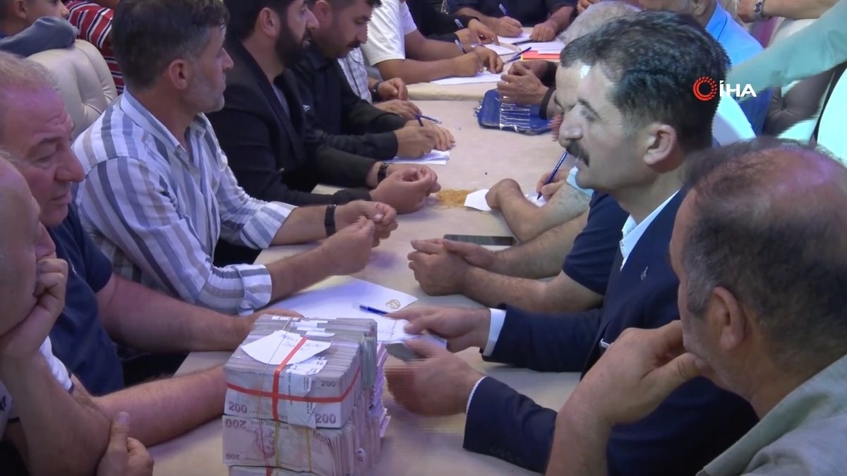 Ankara'da sünnet düğününde servet bedelinde takı takıldı