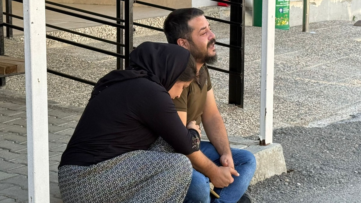Antalya'da geri hareket yaparken çarptığı bebeği öldü: Cenazesini gözyaşlarıyla aldı