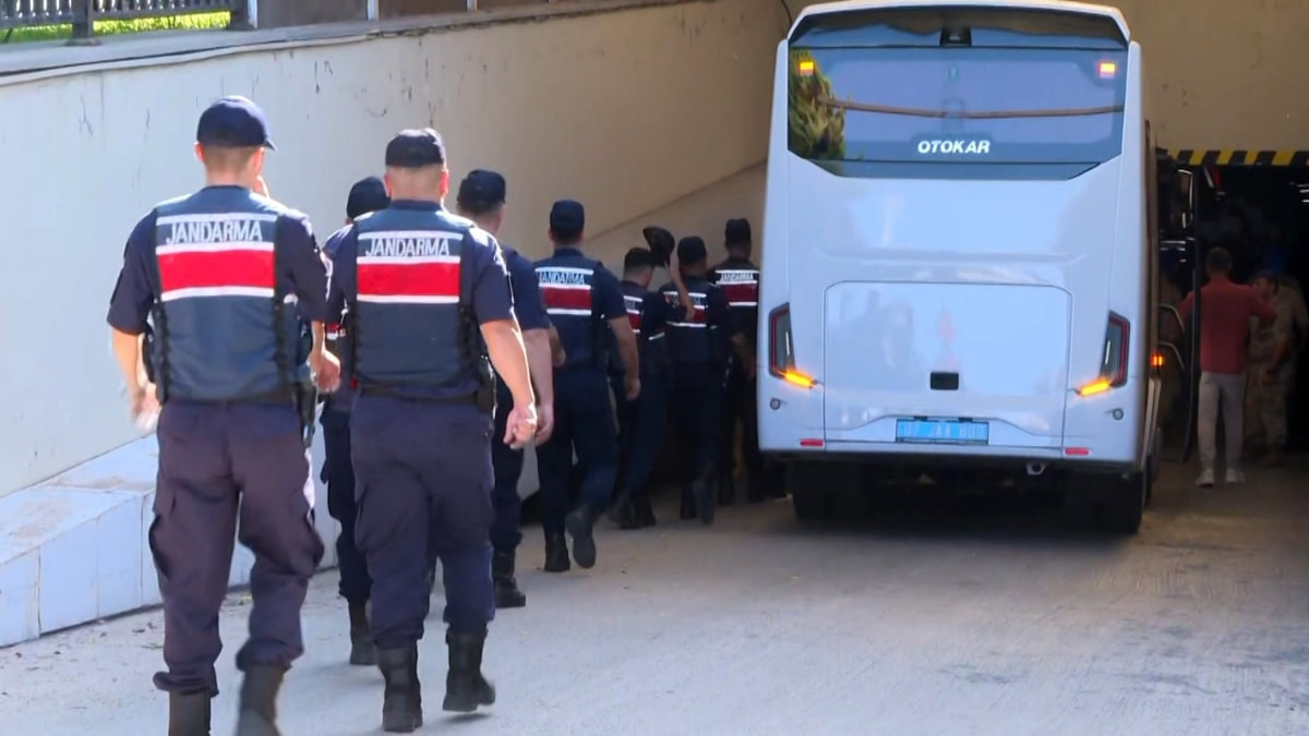 Antalya'da Hazine taşınmazları soruşturmasında 21 kuşkulu adliyede
