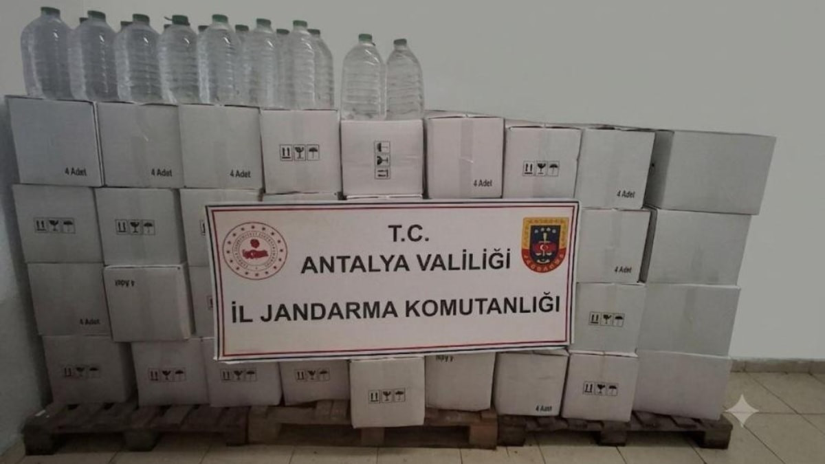 Antalya'da kolonya imalathanesine düzmece içki baskını