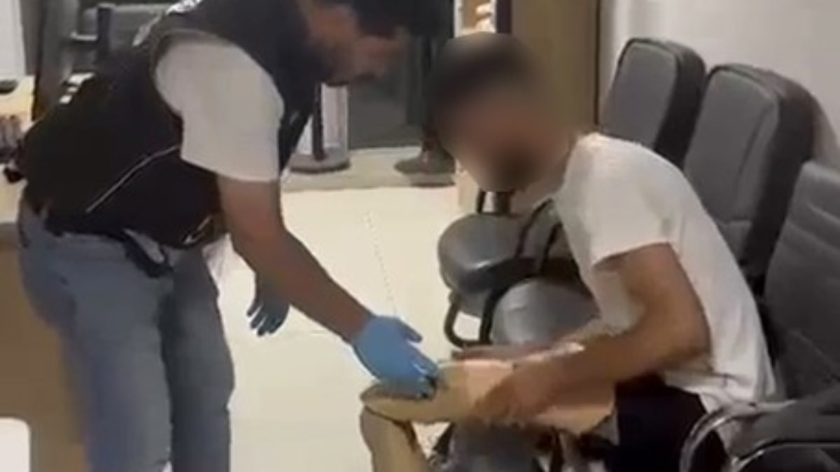 Bursa'da protez bacağından uyuşturucu çıkan yabancı asıllı şahıs gözaltında