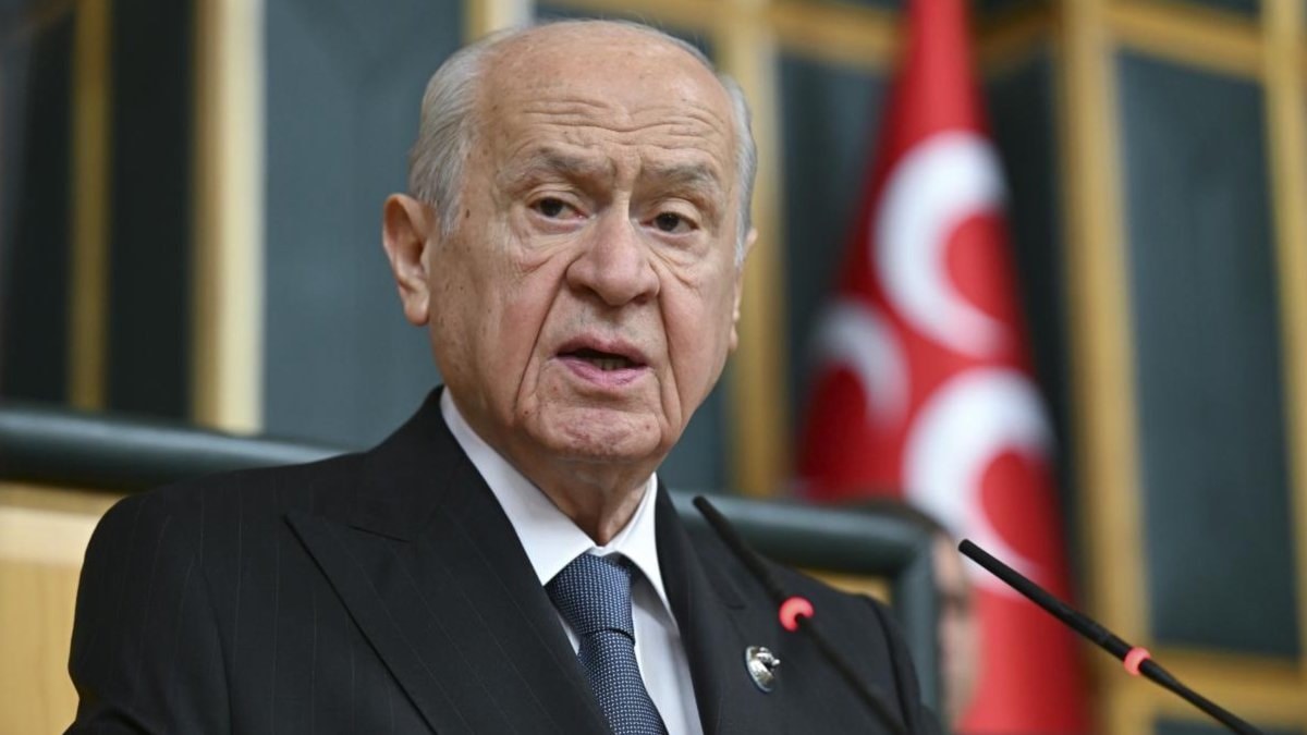 Devlet Bahçeli 'çerçeve kanun' için imza attı