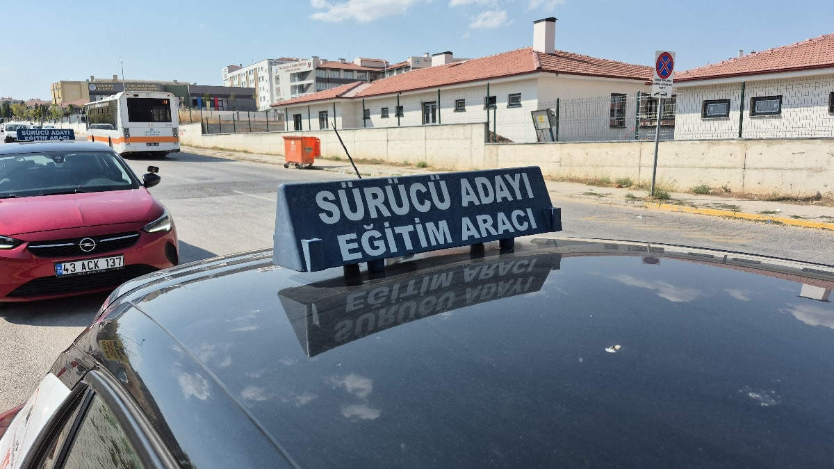 Ehliyet imtihanlarında sabit parkur devrine sona eriyor
