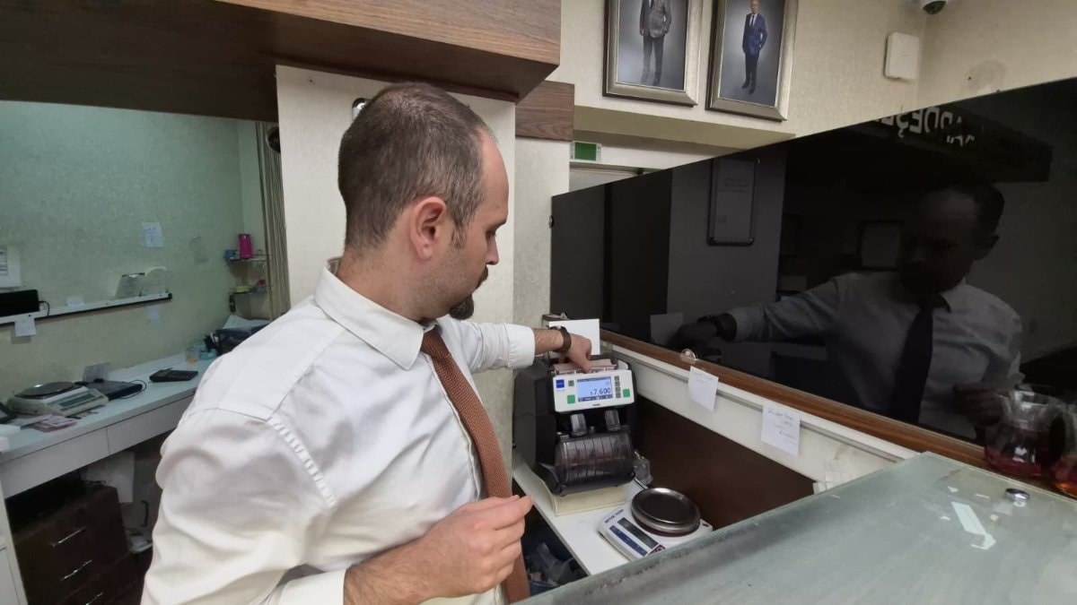 Eskişehir'de 15 adet uydurma Cumhuriyet altını bozdurmak isterken yakalandı