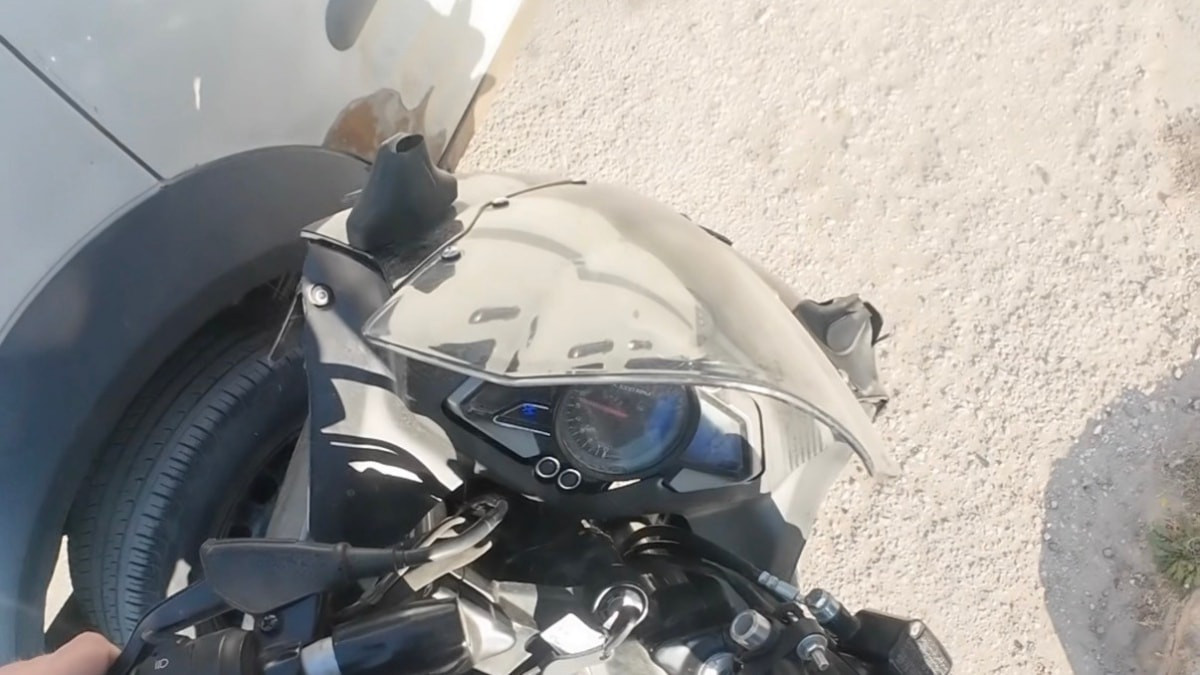 Eskişehir'de motosikletini otoparktan alan genç, 5 dakika sonra tekrar kaza yaptı
