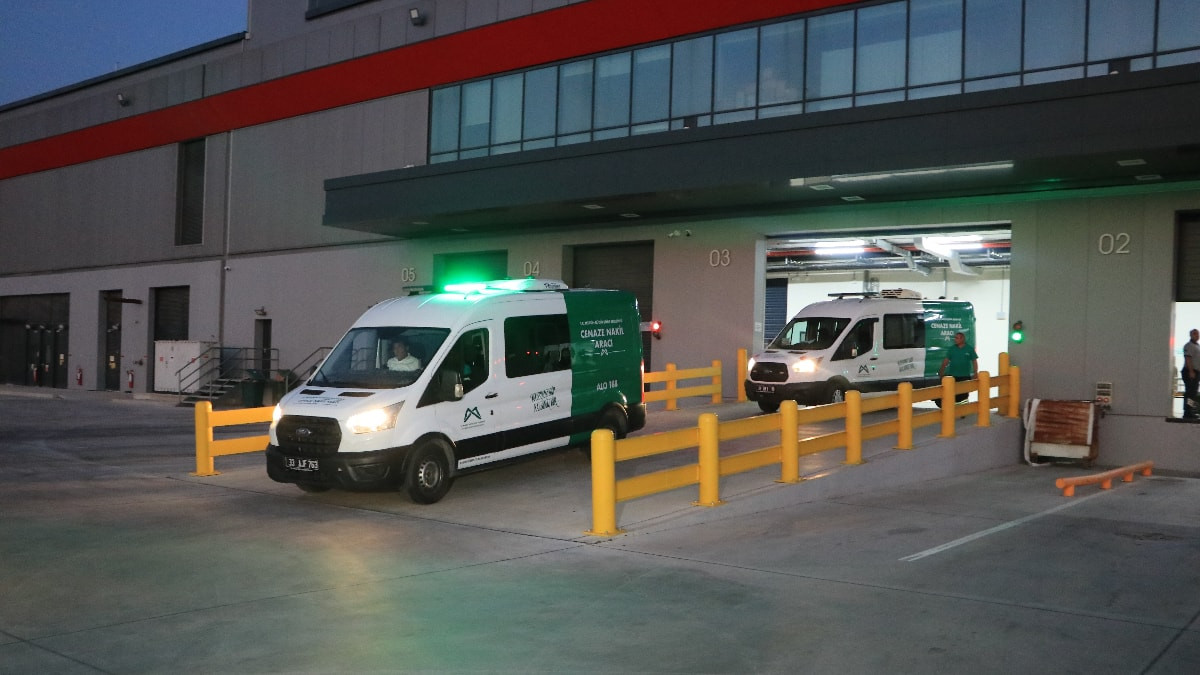 Girne'deki gemi kazasında hayatını kaybeden 2 kişinin cenazesi Mersin'e getirildi