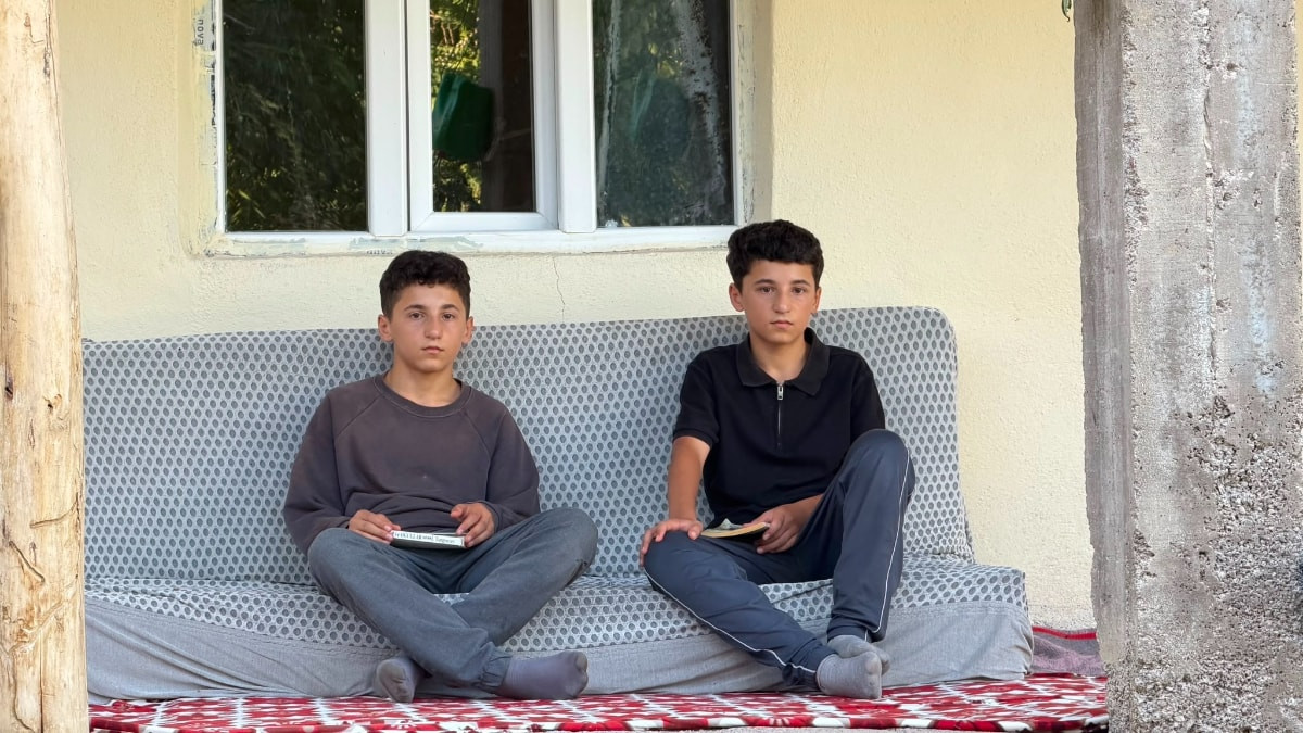 Hakkari'de çocukların muvaffakiyet kıssası: Yerde ders çalışıp fen lisesini kazandılar
