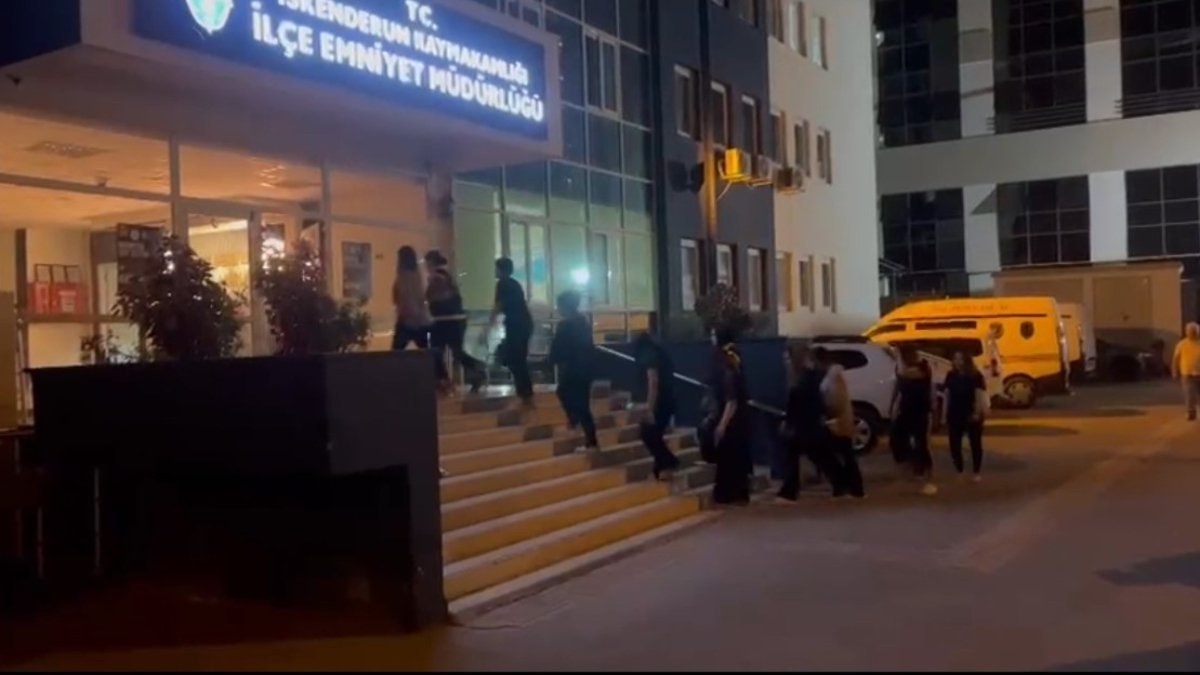 Hatay'da masaj salonlarında kaçak çalıştırılan bayanlar yakalandı