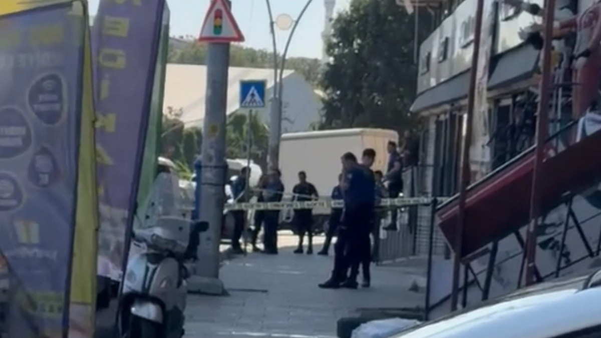 İstanbul'da personelin 3'üncü kattan düştüğü anlar kamerada