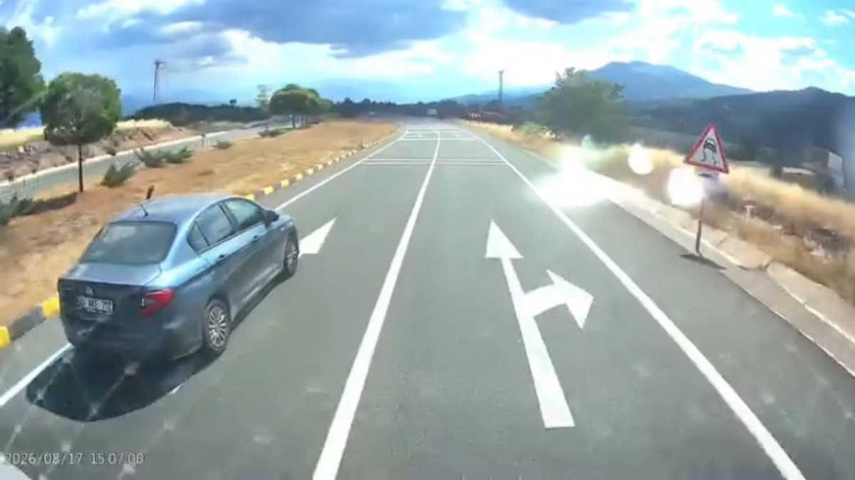 Kusurlu sollamayla faciadan döndü, akabinde tır şoförüne el hareketi yaptı
