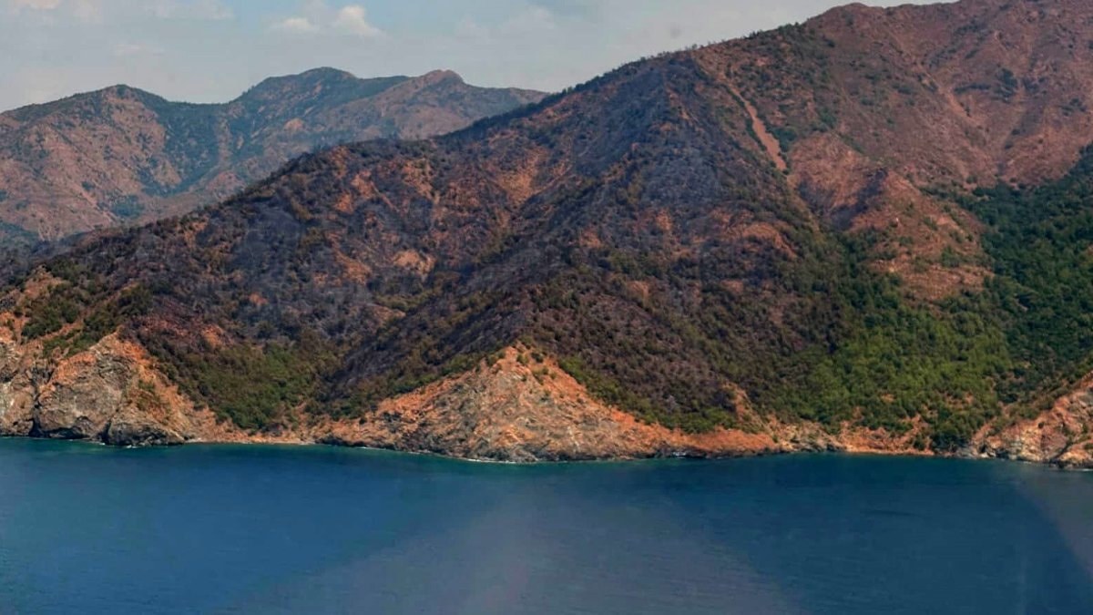 Muğla'da yangın bölgesinde yine alevlenmelere karşı yoğun mesai