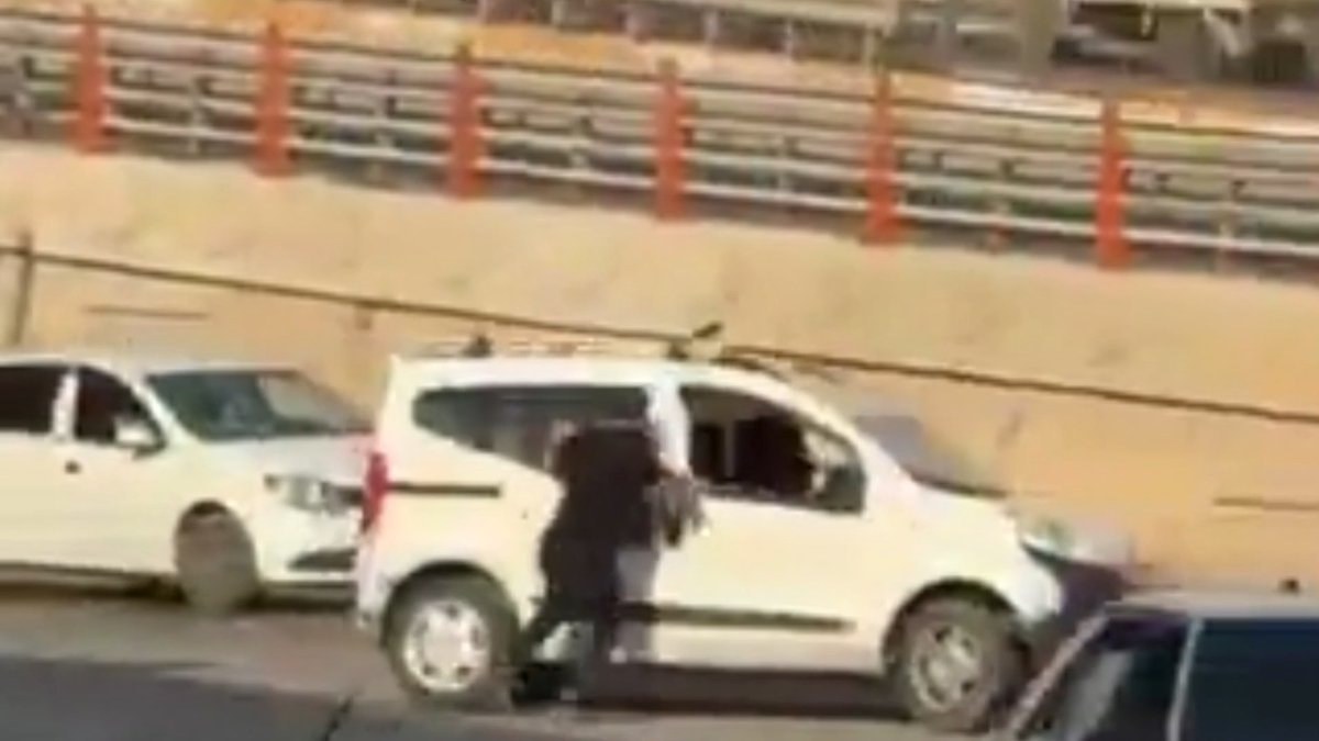 Şanlıurfa'da hengame ettiği kardeşinin otomobiline girmeye çalıştı
