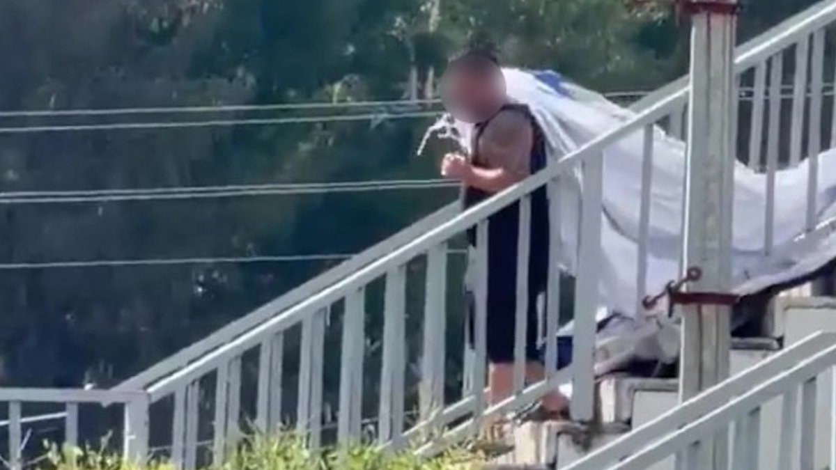 Zonguldak'ta Cumhurbaşkanı Erdoğan'ın pankartını söküp ziyan veren şahıs tutuklandı