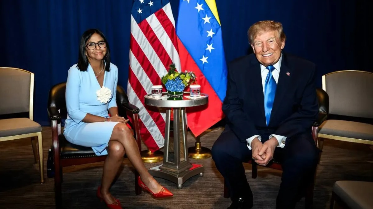 ABD Başkanı Trump ile Venezuela Süreksiz Devlet Lideri Rodríguez yüz yüze görüştü: Zafer işareti yaptı