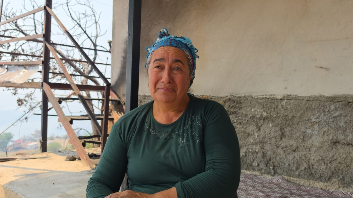 Adana'da yangında meskenlerini kaybeden çiftin gözyaşları