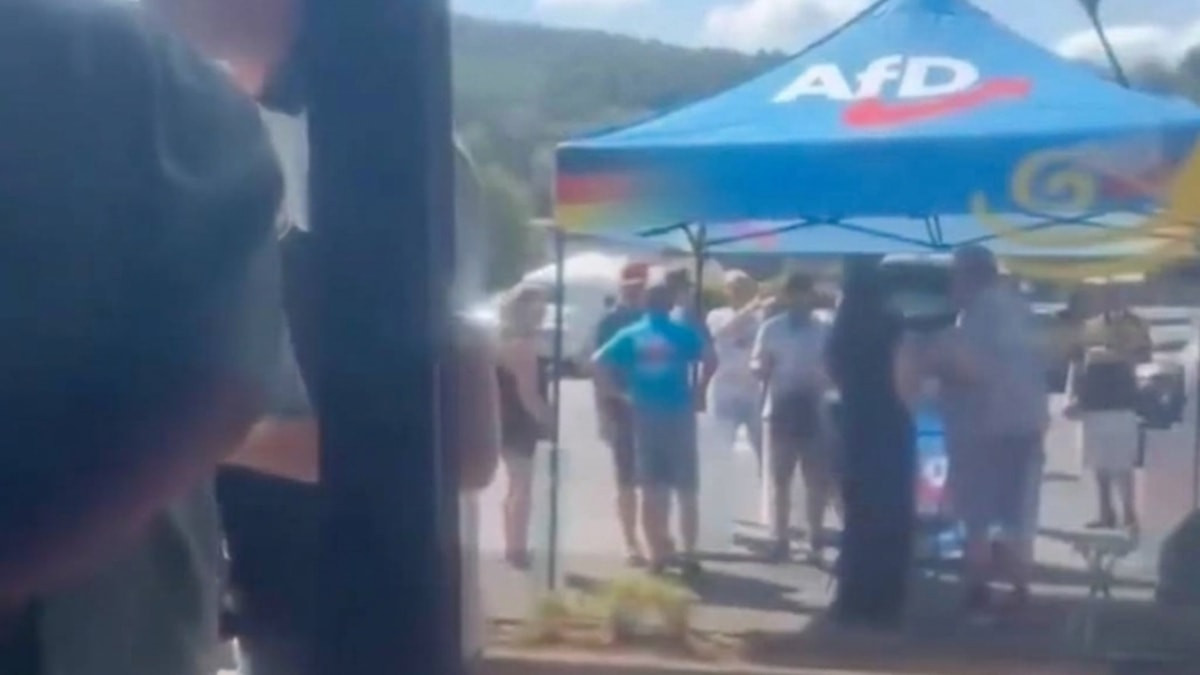 Almanya’da bir Türk işletmeci AfD standına mehter marşı dinletti