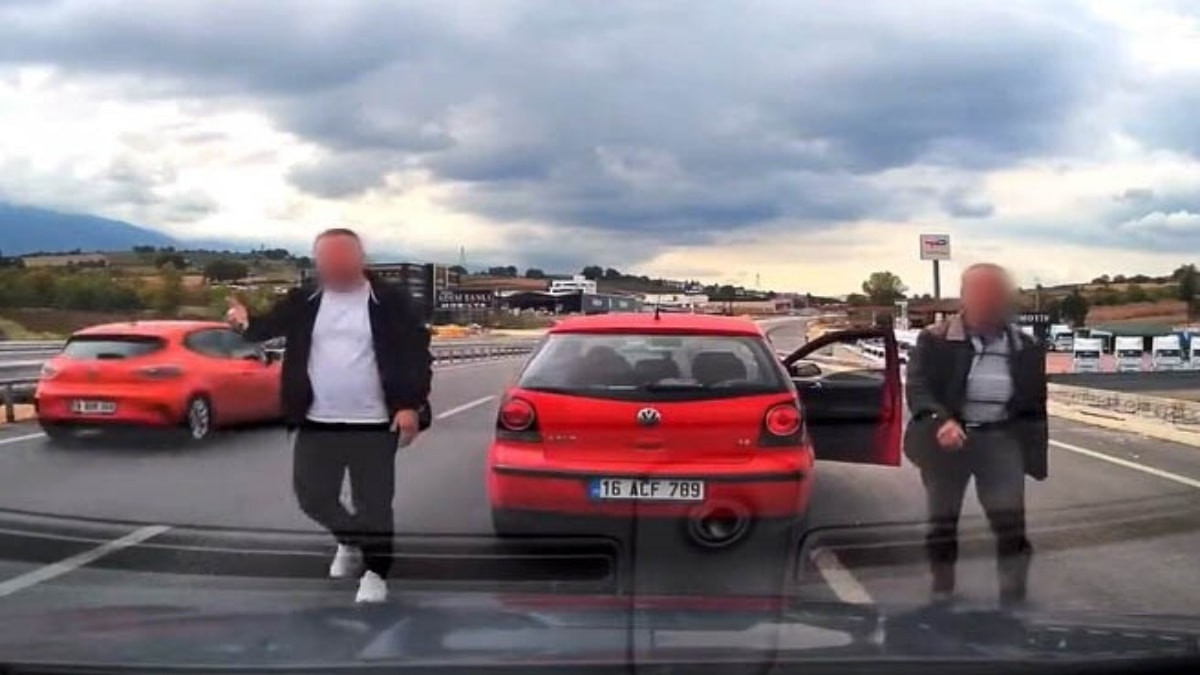 Bursa'da trafikte aracın önünü kesen iki bireye 360 bin lira ceza kesildi