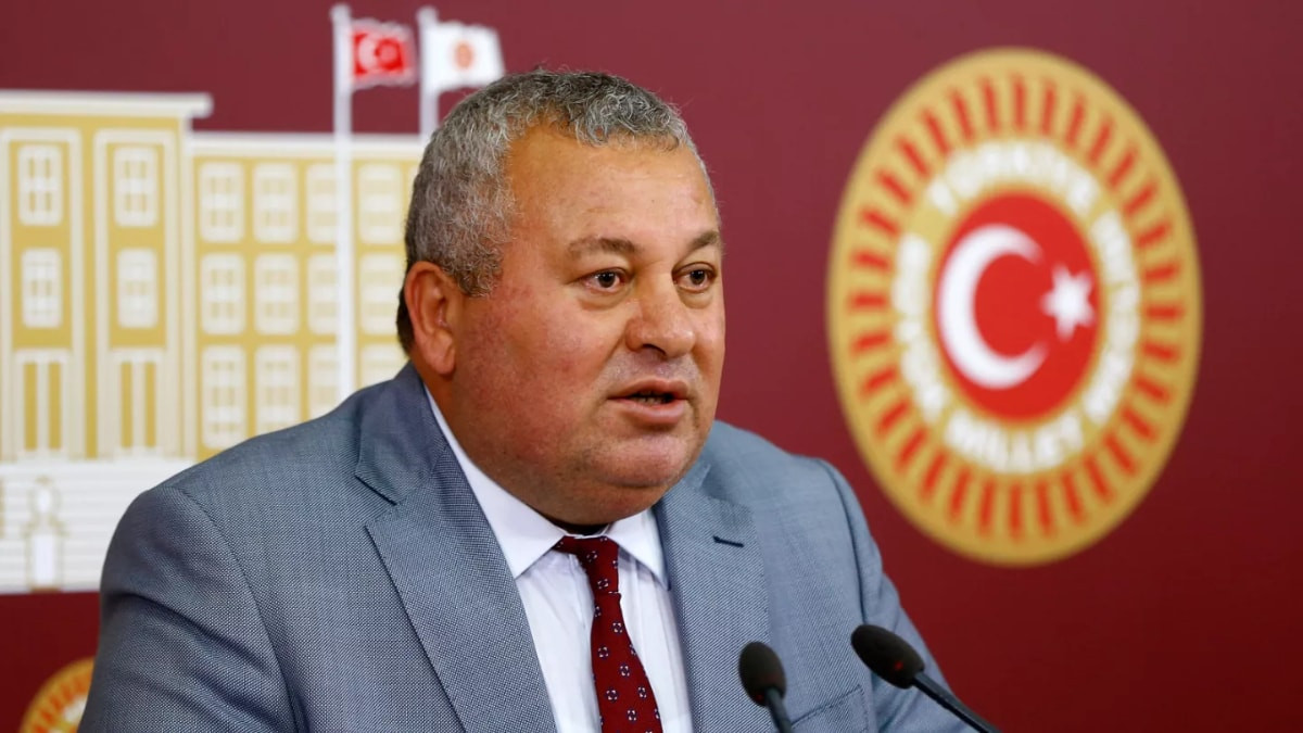 Cemal Enginyurt'un fotoğrafını paylaştığı gece kulübüne ortak olduğu ortaya çıktı