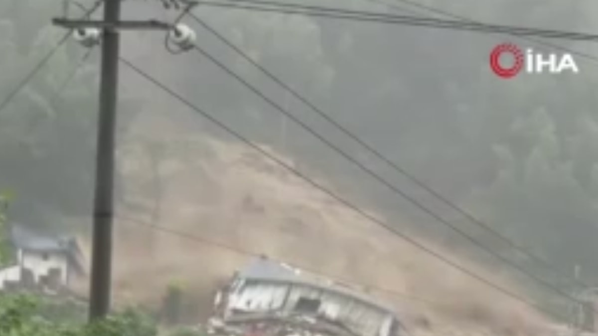 Çin'de toprak kayması: 1 meyyit, 11 kayıp