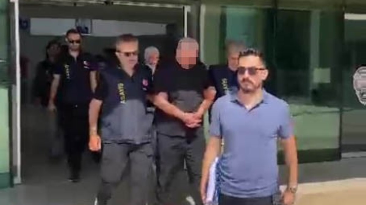 Düzmece altınlar ile kuyumcuları dolandıran şüpheliler Denizli'de yakalandı