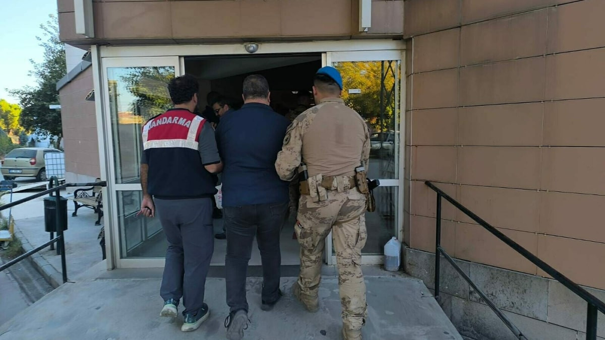 FETÖ'nün İzmir'deki aktüel yapılanmasına operasyon