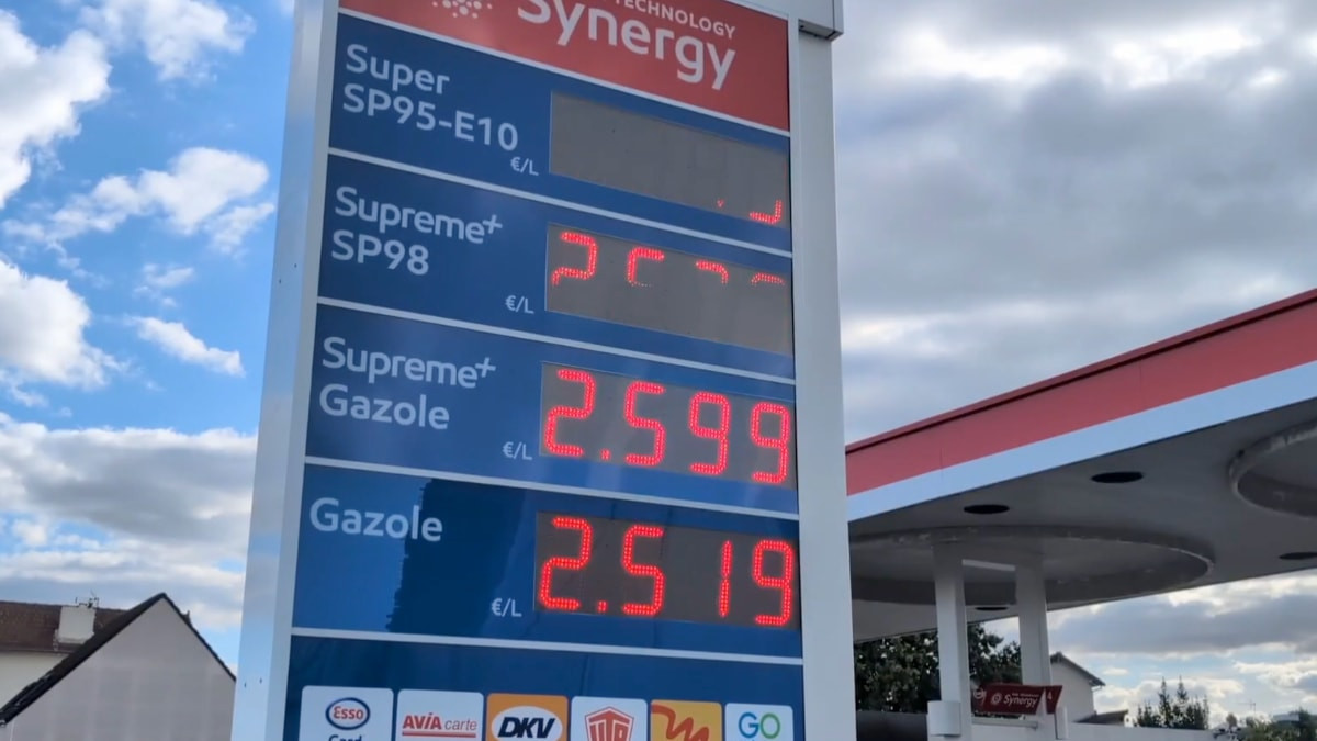 Fransa'da motorin 2,50 euroyu aştı: Şoförler araçlarına kanola yağı koymaya başladı