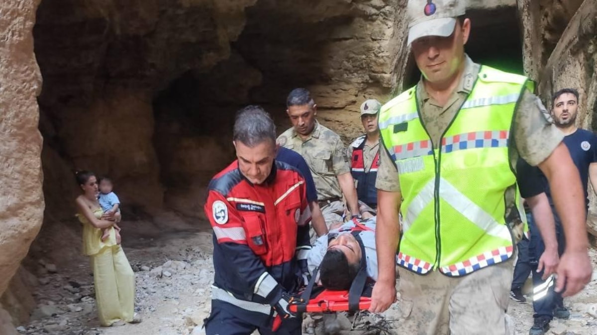 Hatay'da taşa takıldı, tarihi tünele düştü