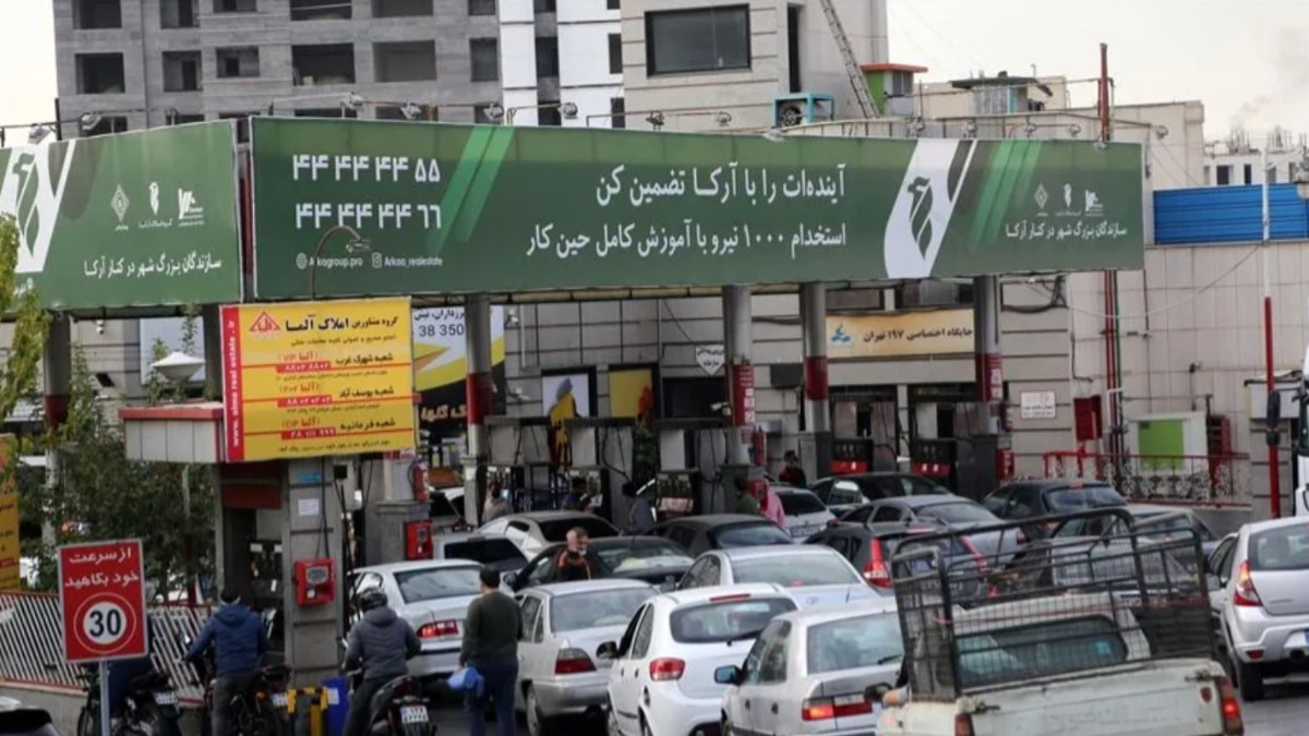 İran'da kamu kurumları haftada bir gün araç kullanmayacak