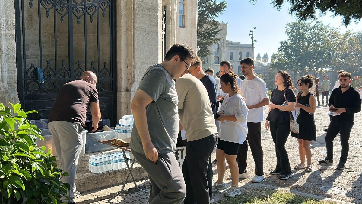 İstanbul'da KPSS heyecanı: Adaylar imtihan binalarına gelmeye başladı