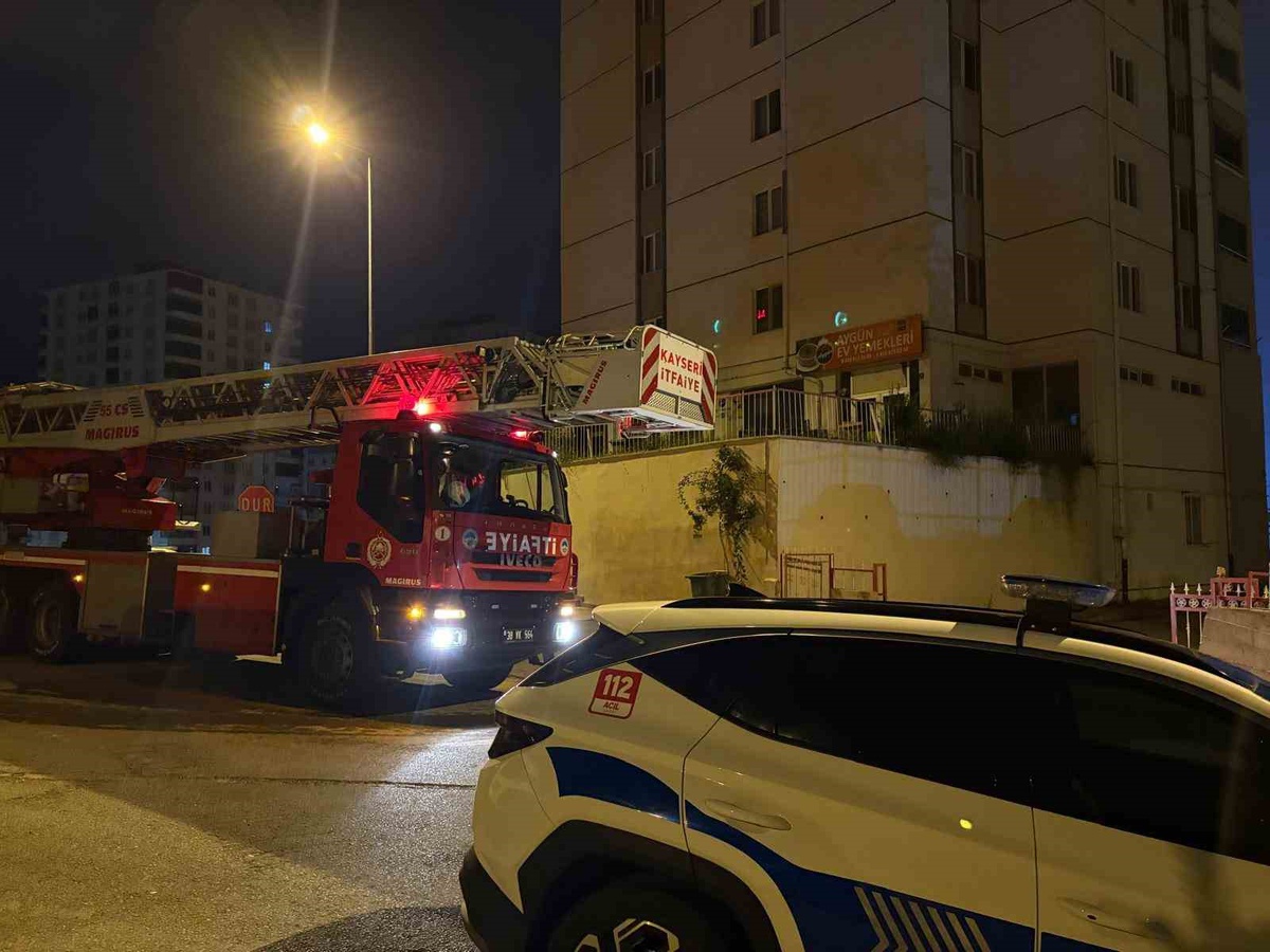 Kayseri Talas'ta 10 katlı binada duman elektrik arızası şüphesiyle paniğe neden oldu