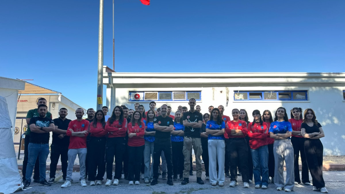 Kayseri'de zelzelede arkadaşlarını kaybeden Zeynep, istekli oldu
