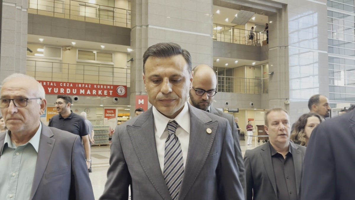 Özgür Çelik tabir vermek üzere İstanbul Adliyesi'nde