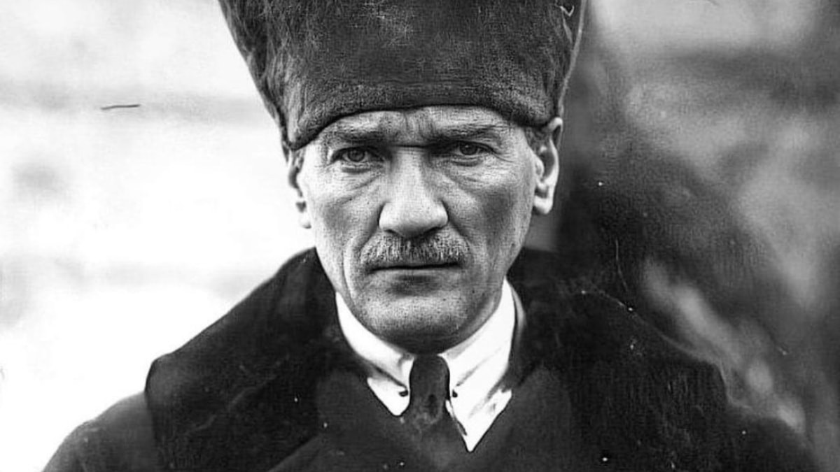 Paradox Interactive'in Discord sunucusunda Atatürk fotoğrafı tartışması