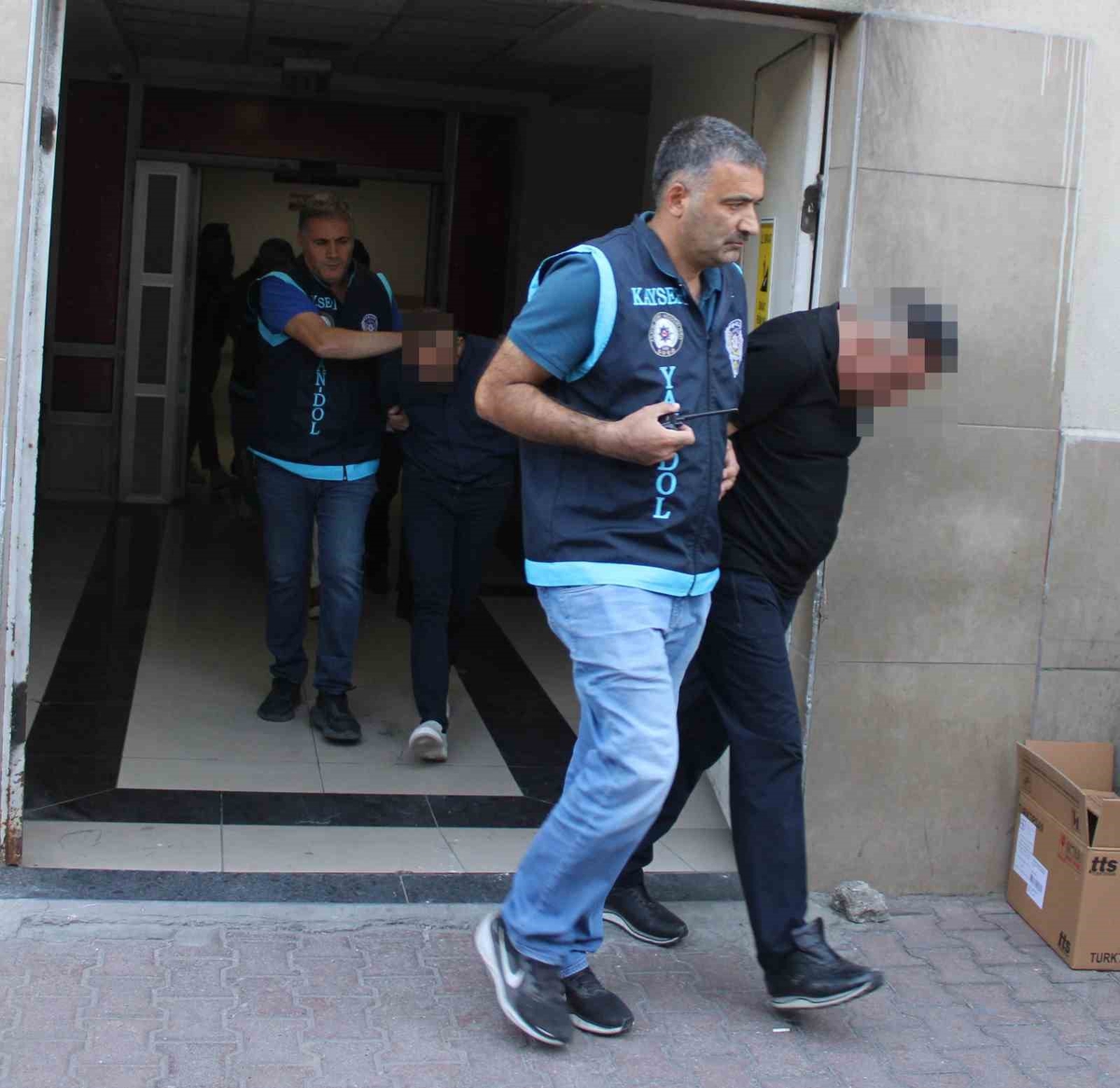 Şahin Sucukları’nda sahte evraklarla usulsüzlük yaptığı belirlenen 5 şüpheli adliyede