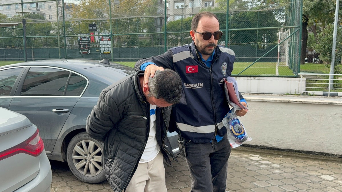 Samsun'da mutfak penceresinden girip bıçakla cüzdan gasbeden şahıs yakalandı