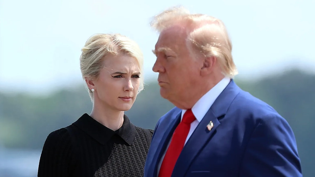 Trump'tan dört çalışanına 155 bin dolar armağan: Mektuplarıyla gündeme gelen asistanı da aralarında