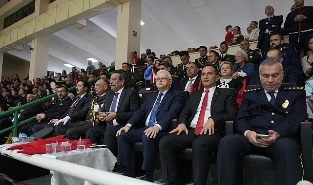 Cumhuriyetimizin 103. Yılı Burhaniye'de Coşkuyla Kutlandı