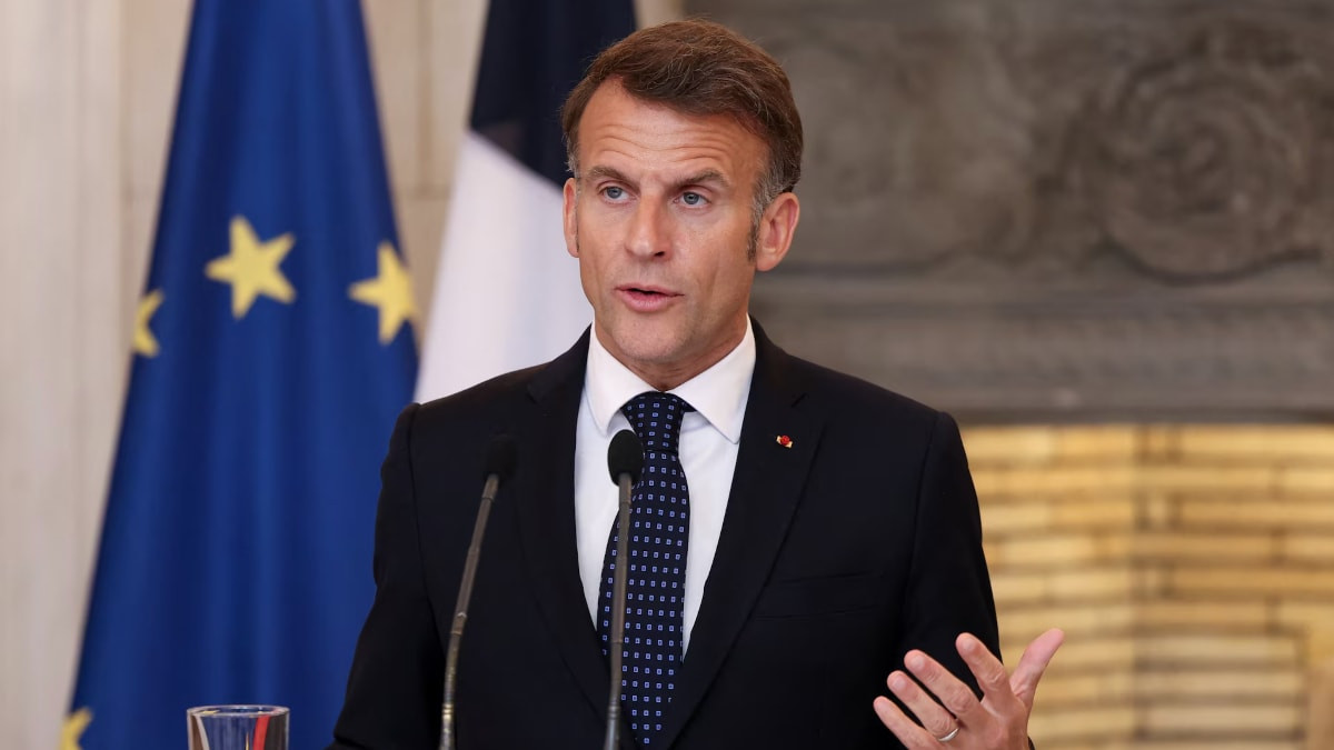 Emmanuel Macron: Paris yakınlarındaki hücum, terör aksiyonu