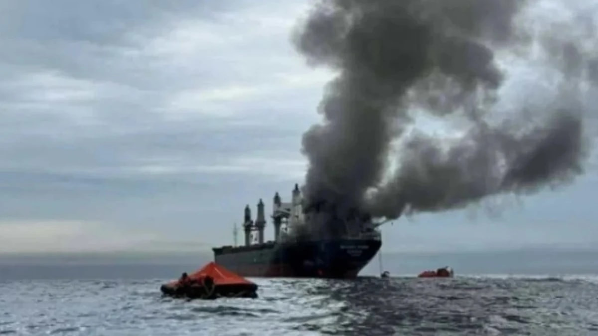 İran ordusu: Basra Körfezi'nde 4 gemi vuruldu