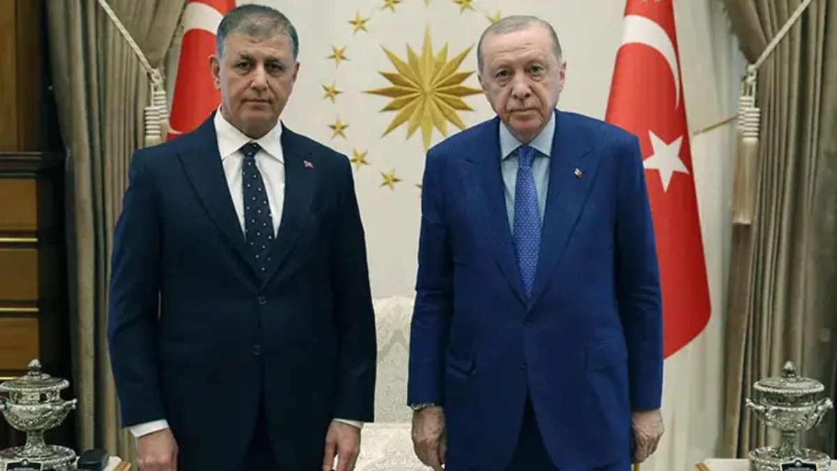 İzmir Büyükşehir Belediye Başkanı Cemil Tugay AK Parti'ye katılıyor