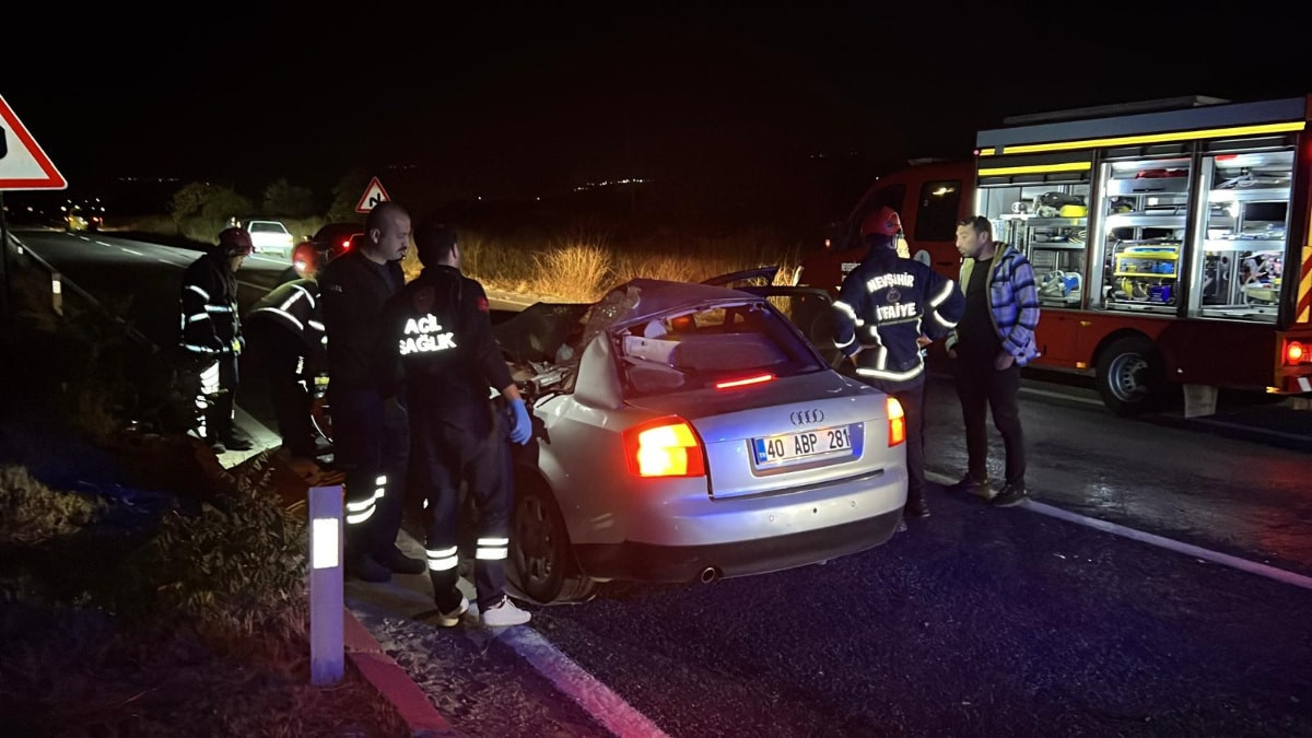 Nevşehir'de tıra arkadan çarpan arabada 2 kişi hayatını kaybetti