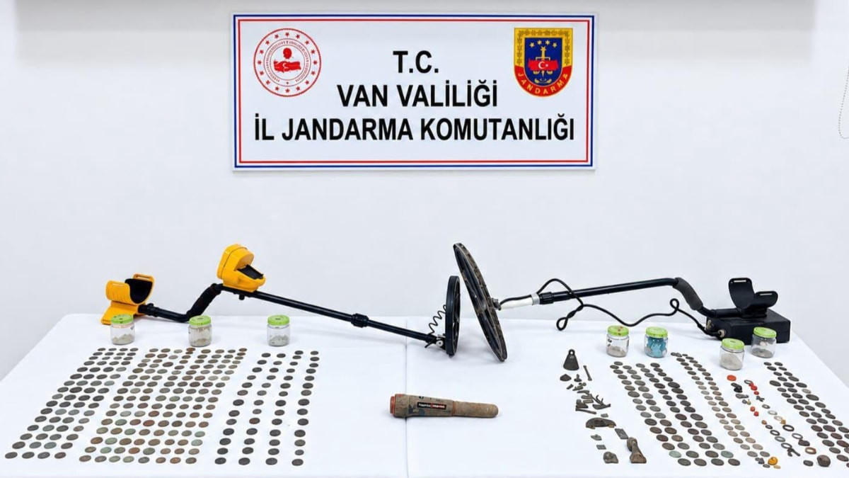 Van'da Roma periyoduna ilişkin 529 sikke ele geçirildi